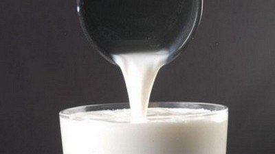 Pagan compensaciones a productores de leche