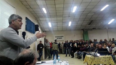 Buryaile prometió ayuda al campo