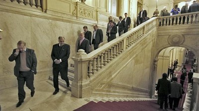 El Gobierno acordó con los empresarios que no habrá más despidos por 90 días