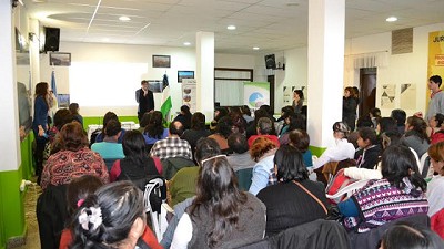 Un centenar de artesanas se capacitó en diseño en la Región Sur