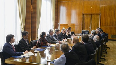 El Gobierno convocó a los supermercadistas a un esfuerzo conjunto para normalizar la cadena de comercialización