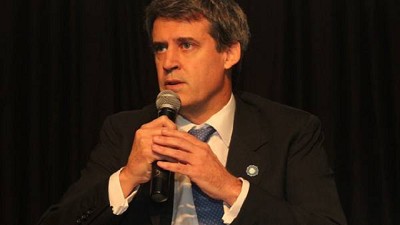 Prat Gay retó a los supermercados por los precios de los alimentos