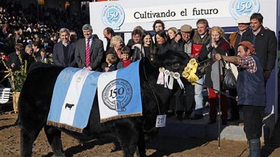 Después de 15 años vuelve un presidente al acto de la Rural