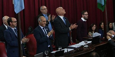 Ponen fin por ley a las reelecciones indefinidas de los intendentes