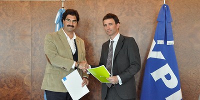 Agroindustria bonaerense firmó convenio con YPF por desarrollo de energías renovables y producciones sustentables