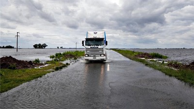 Rutas amenazadas y arriesgadas evacuaciones de hacienda en Villegas