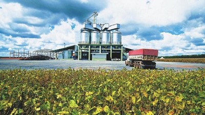 Sarquís participó de la puesta en funcionamiento de un nuevo laboratorio en planta de agroinsumos