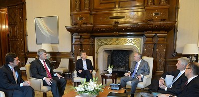 El CEO Global de John Deere presentó al Presidente Mauricio Macri la visión de la compañía sobre el campo argentino 