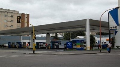 Baja más el crudo en el país y ayudará a frenar el precio de las naftas