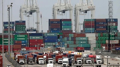 En los puertos del Paraná, esperan dos millones de camiones con granos para 2017