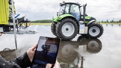 ZF presentó un tractor que se controla desde una tablet