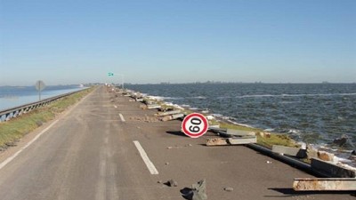 Por el desborde de La Picasa, cierran tambos y se complica la cosecha