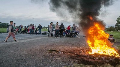 Los piquetes llegaron al campo: bloquearon un remate ganadero