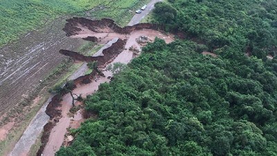 Radio: No cesan las lluvias en Salta, ya hay lotes perdidos y caminos que se los llevó el agua; con E. Vedoya