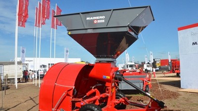 Mainero renovó la embolsadora de granos con el modelo 2235