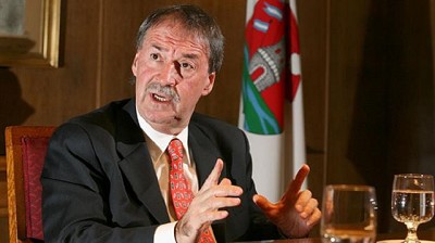 Quejas de Schiaretti por el precio de la chapa local