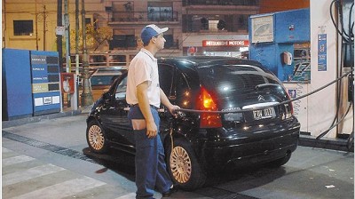 El Estado se queda con 41% de lo que se paga por cada litro de nafta