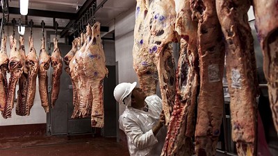 Frigoríficos: un cambio de manos entre dos gigantes brasileños de la carne que genera dudas