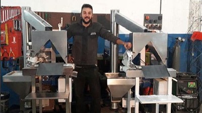 Un cordobés creó una máquina que hace 100 kilos de milanesa en una hora