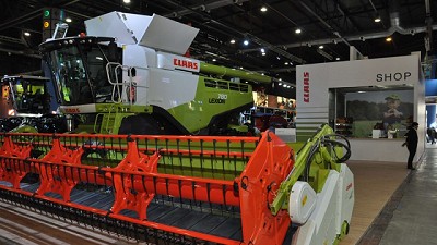 CLAAS introduce sus tractores en la Argentina y presenta nuevas series de cosechadoras y picadoras