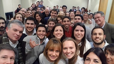 Radio: ¿Cómo se conectan Ganadería, sol, Jóvenes y mucha gente?; por Ricardo Bindi