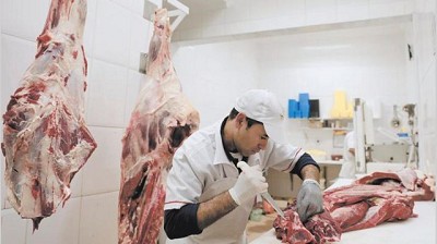 Los argentinos son los que menos horas de trabajo necesitan para comprar carne en la región