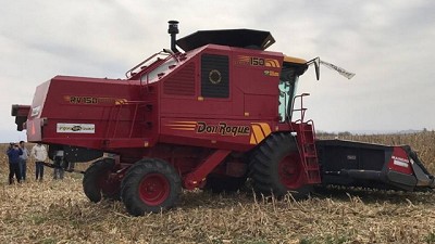 Vassalli desarrollló una cosechadora dual con cilindro transversal y separadores axiales