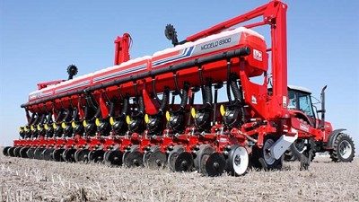 Santa Fe: amplían una fábrica de sembradoras