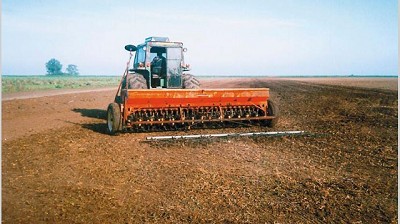 Alta demanda de maquinaria agrícola impulsa las ventas de insumos de precisión