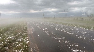 Corrientes: granizo del tamaño de naranjas provocó serios daños en automóviles