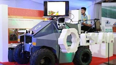 Presentaron un vehículo agrícola que robotiza la aplicación de agroquímicos
