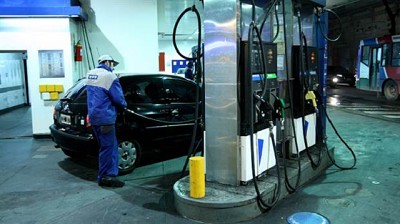Por el menor precio del etanol, YPF bajó 1,5% las naftas