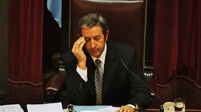 Julio Cobos, preocupado, intenta frenar el impuesto al vino