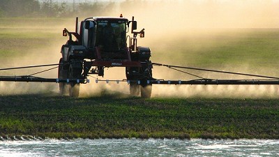 La Unión Europea acordó renovar la licencia del glifosato por cinco años más