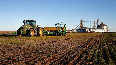 Tras la mejora en la humedad del suelo, la siembra de soja ya avanzó al 70,9% de la superficie prevista
