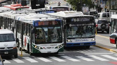 Entre mañana y el jueves anuncian subas en trenes y colectivos