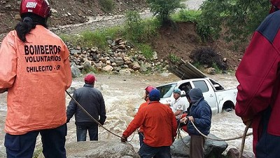 Inundaciones e incendios por sequía, un dramático contraste en el país