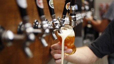 Analiza el Gobierno reducir el impuesto interno a las cervezas