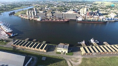 Radio: ¿Qué pasa en Quequén? Mil camiones por día impedidos de trabajar y cargueros esperando