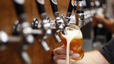 El Gobierno reducirá el impuesto interno a la cerveza de 14% a 10%