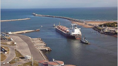 Aceiteros pararían exportaciones si no acuerdan paritaria arriba del 15%