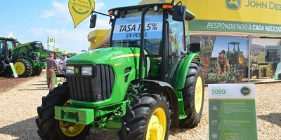 John Deere les incorporó cabina original de fábrica a tractores de la Serie 5E