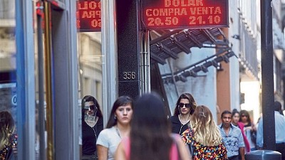 El eterno romance de los argentinos y el dólar; por Juan Carlos de Pablo