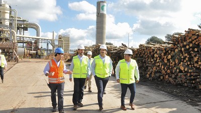 Amplían planta de aglomerados y presentan bitren forestal en Zárate