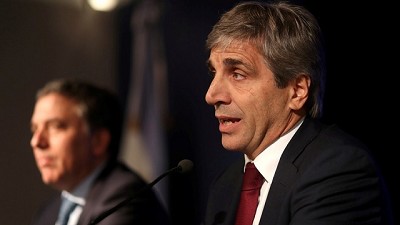 Los bancos sugieren a Caputo fijar el dólar y acortar los plazos para liquidar divisas