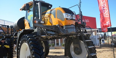 Valtra también juega fuerte en el mercado de pulverizadoras