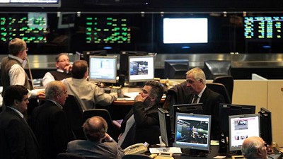 El clima financiero global hizo caer 8,9% la Bolsa y provocó la suba del dólar