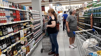 La aceleración de los precios sigue deteriorando el consumo