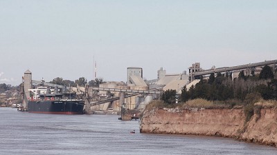 Llegó a Rosario el primer barco con soja de Estados Unidos en 20 años