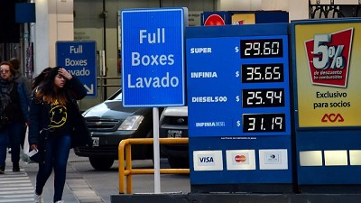 Tras los dos aumentos en 15 días, no descartan que la nafta vuelva a subir en septiembre